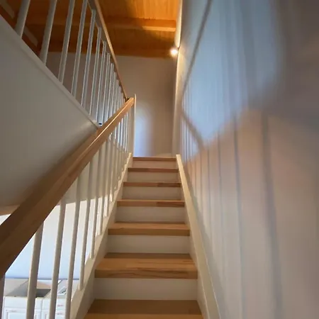 Weinbergshaus Mit Blick Auf's Wasser