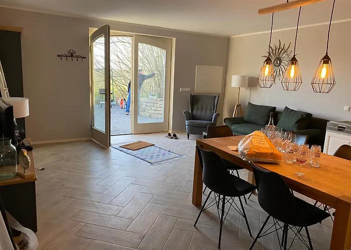 Weinbergshaus Mit Blick Auf's Wasser Salzatal