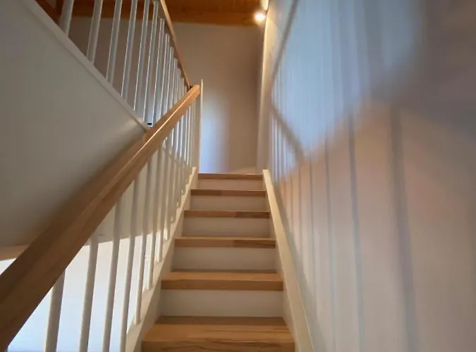 Weinbergshaus Mit Blick Auf's Wasser